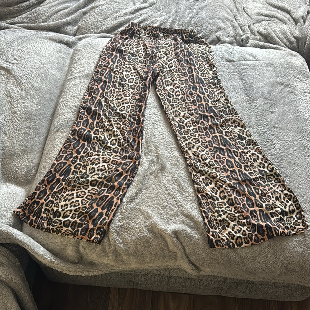 ONZIE size small/medium Leopard Print Wide-Leg Pants - Picture 4 of 4
